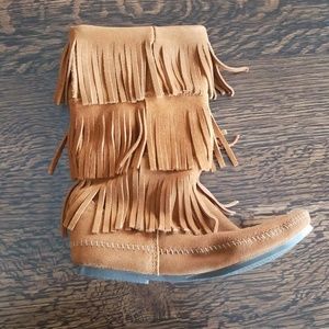 Minnetonka fringe boots - never worn